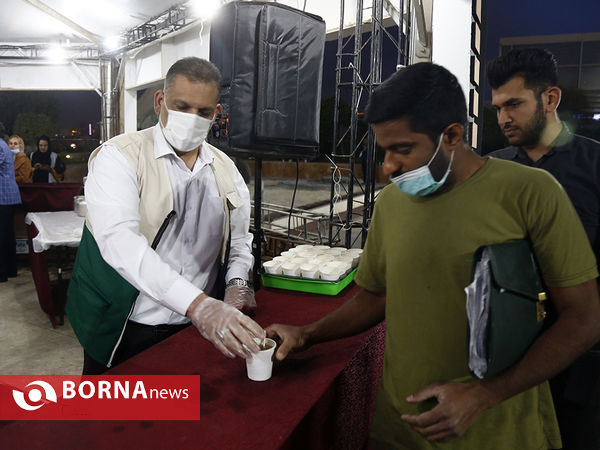 افطاری ساده در برج میلاد