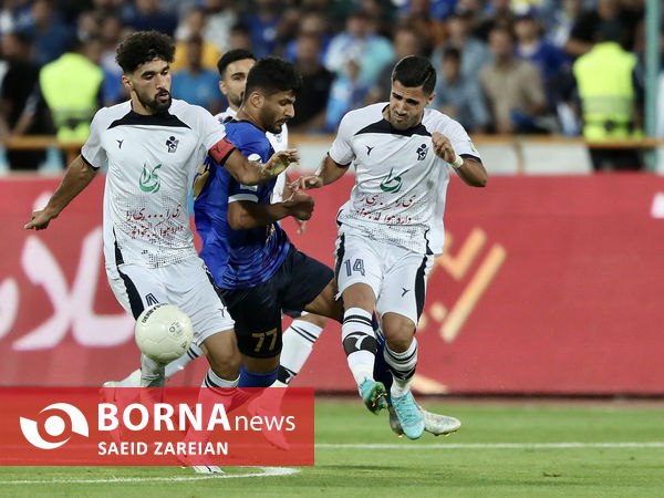 دیدار تیم های قوتبال استقلا ل۰ پیکان