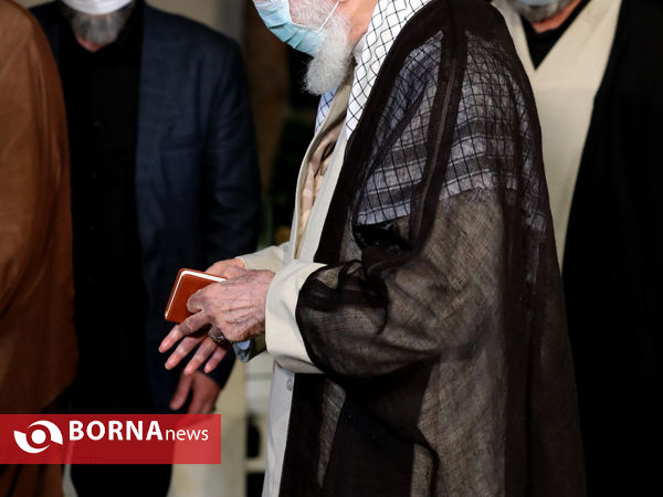 قرائت نماز رهبر انقلاب بر پیکر آیت‌الله حسن‌زاده آملی