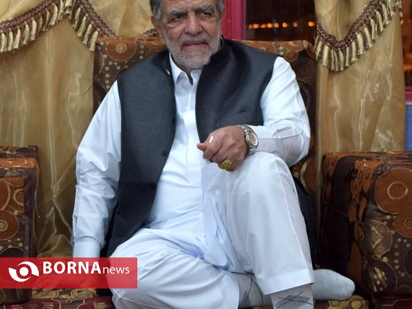 اکبر ترکان با پوشش بلوچی