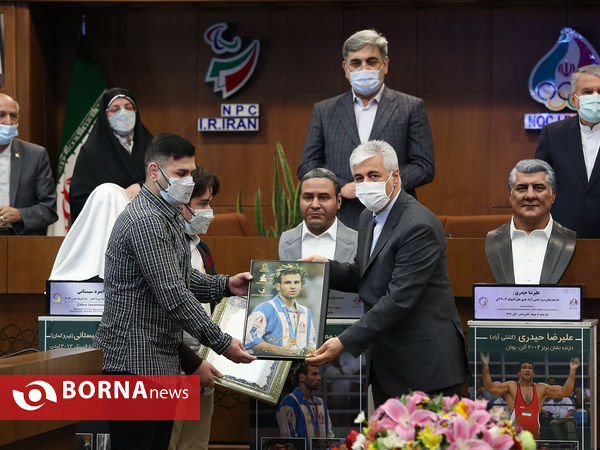 مراسم رونمایی از سردیس های5 تن از قهرمانان ورزش ایران