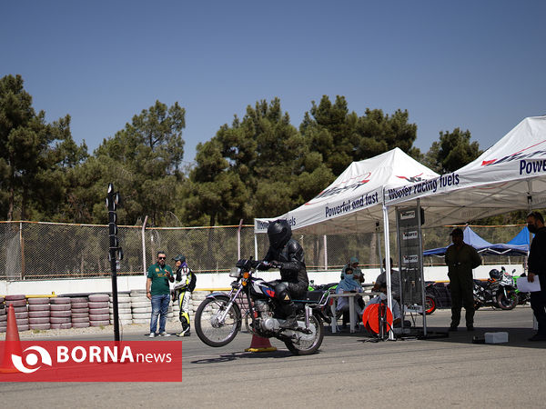 مسابقه درگ موتورسواری بانوان