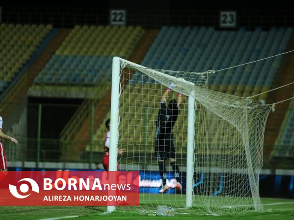 دیدار تیم های فوتبال صنعت نفت - پرسپولیس