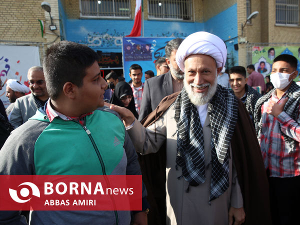 دیدار نماینده ولی فقیه در فارس با همکلاسی های دانش آموز شهید ترور شاهچراغ(ع)