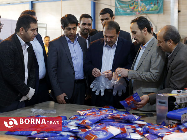 بازدید استاندار فارس از واحدهای تولید ماسک، دستکش و مواد ضد عفونی کننده و بهداشتی در شیراز