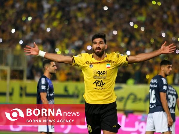 دیدار تیم های فوتبال سپاهان - پیکان