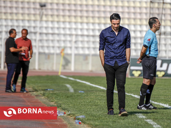 مسابقه فوتبال فجر سپاسی شیراز - فولاد خوزستان