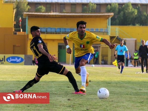 دیدار تیم های فوتبال صنعت نفت - سپاهان