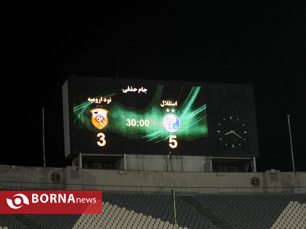 دیدار تیم های فوتبال  استقلال - نود ارومیه