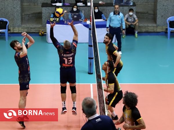 نیمه نهایی لیگ والیبال  ( فولاد سیرجان - سپاهان اصفهان )