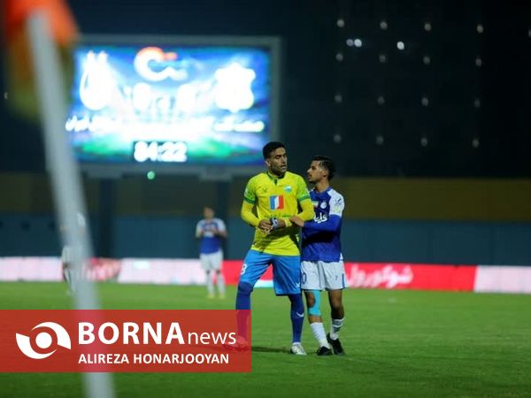 دیدار تیم های فوتبال صنعت نفت - استقلال