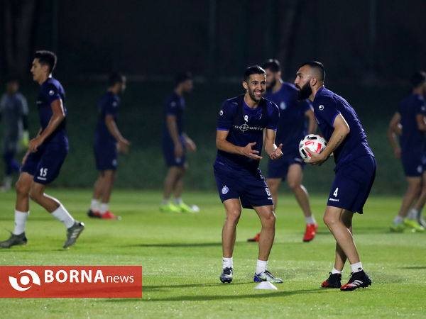 تمرین تیم فوتبال استقلال تهران در دانشگاه قطر