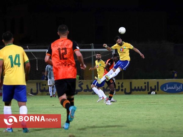 دیدار تیم های فوتبال صنعت نفت - مس