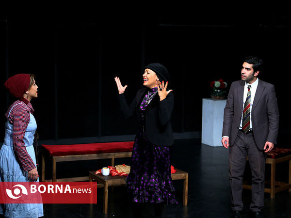 نمایش ؛ پابرهنه در پارک