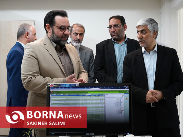  بازدید کیومرث هاشمی از ساختمان شماره ۲ وزارت ورزش و جوانان 