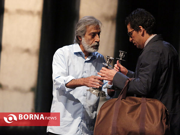 نمایش  خروس می خواند