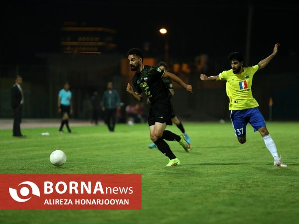 دیدار تیم های فوتبال صنعت نفت - سپاهان