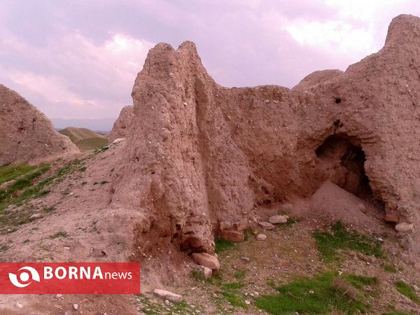 ویرانه های "چم قلعه" پلدختر