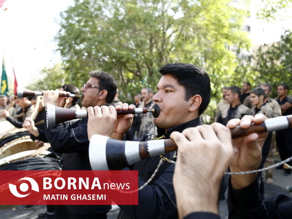 آیین گل مالی در حسینیه لرستانی های تهران