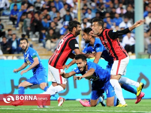 دیدار تیم های استقلال تهران و مشکی پوشان خراسان