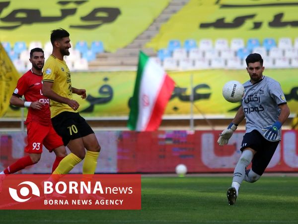 دیدار تیمهای سپاهان اصفهان _ تراکتور تبریز