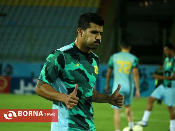 حاشیه دیدار تیم های فوتبال صنعت نفت و آلومینیوم