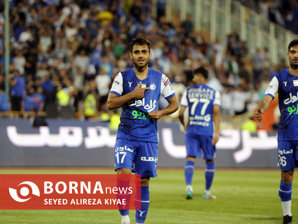 دیدار تیم های فوتبال استقلال 7 تراکتور 1