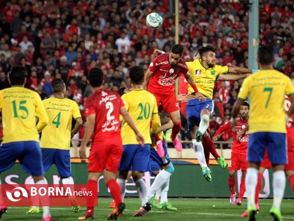 دیدار تیم های فوتبال پرسپولیس- صنعت نفت آبادان
