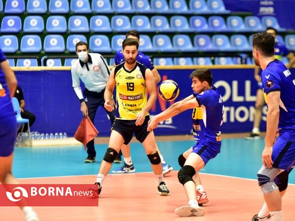 دیدار تیم های والیبال آذرباتری ارومیه و راه یاب ملل مریوان