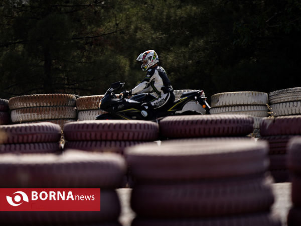 مسابقه درگ موتورسواری بانوان