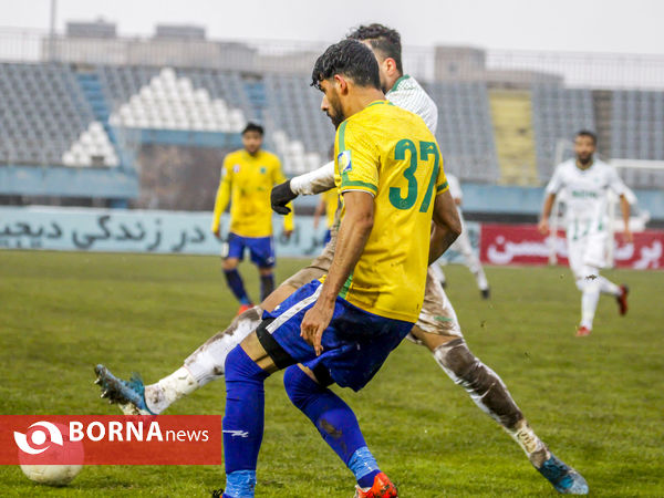 دیدار تیم های فوتبال آلومینیوم اراک - صنعت نفت آبادان