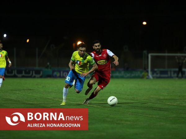 دیدار تیم های فوتبال صنعت نفت - پرسپولیس