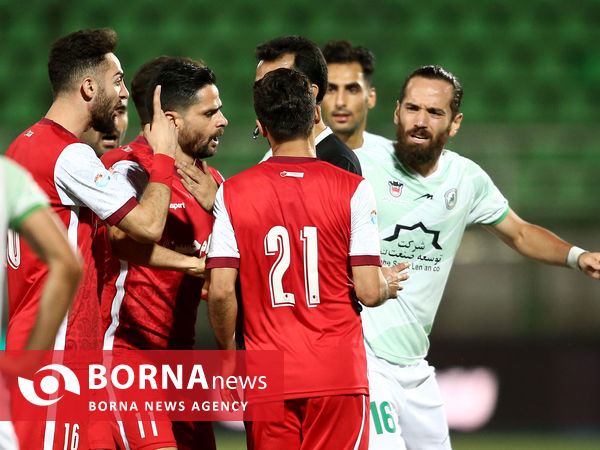 دیدار تیم های فوتبال ذوب‌آهن -پرسپولیس