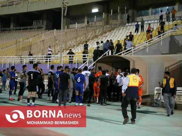 در حاشیه دیدار تیم های فوتبال استقلال خوزستان - سایپا