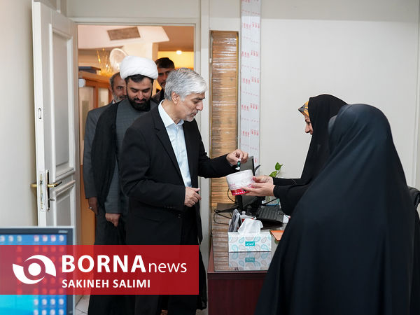  بازدید کیومرث هاشمی از ساختمان شماره ۲ وزارت ورزش و جوانان 