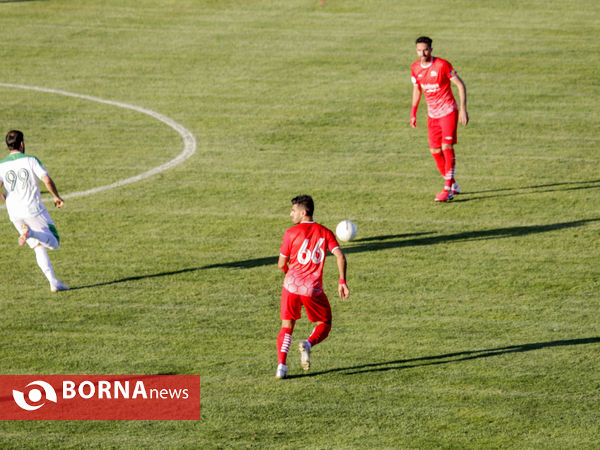 دیدار تیم های فوتبال آلومینیوم اراک-تراکتور سازی تبریز