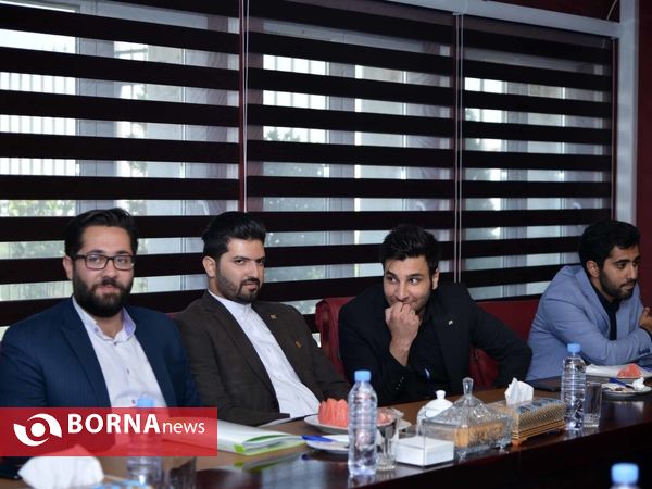نشست صمیمانه وزیر ورزش و جوانان با اعضای هیئت رئیسه مجمع ملی سازمان های مردم نهاد جوانان