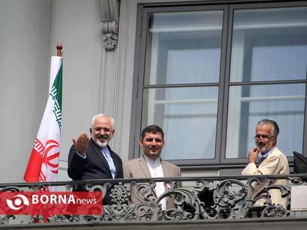 محمد جواد ظریف در بالکن هتل کوبورگ