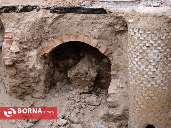 بقایای سازه قدیمی مدفون در  بارون آواک تبریز