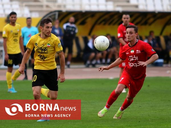 دیدار تیمهای سپاهان اصفهان _ تراکتور تبریز