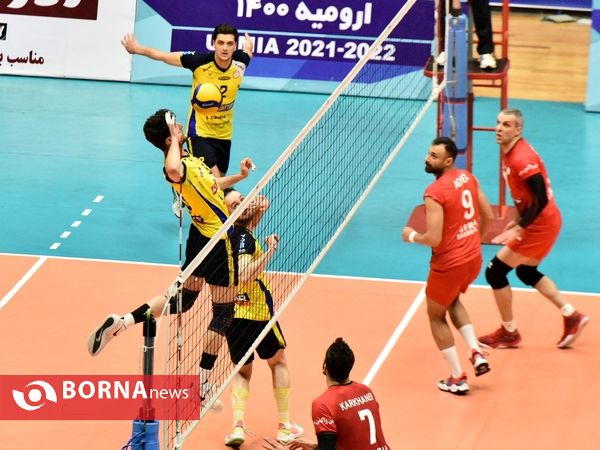 دیدار تیم های والیبال شهرداری ارومیه و آذرباتری ارومیه