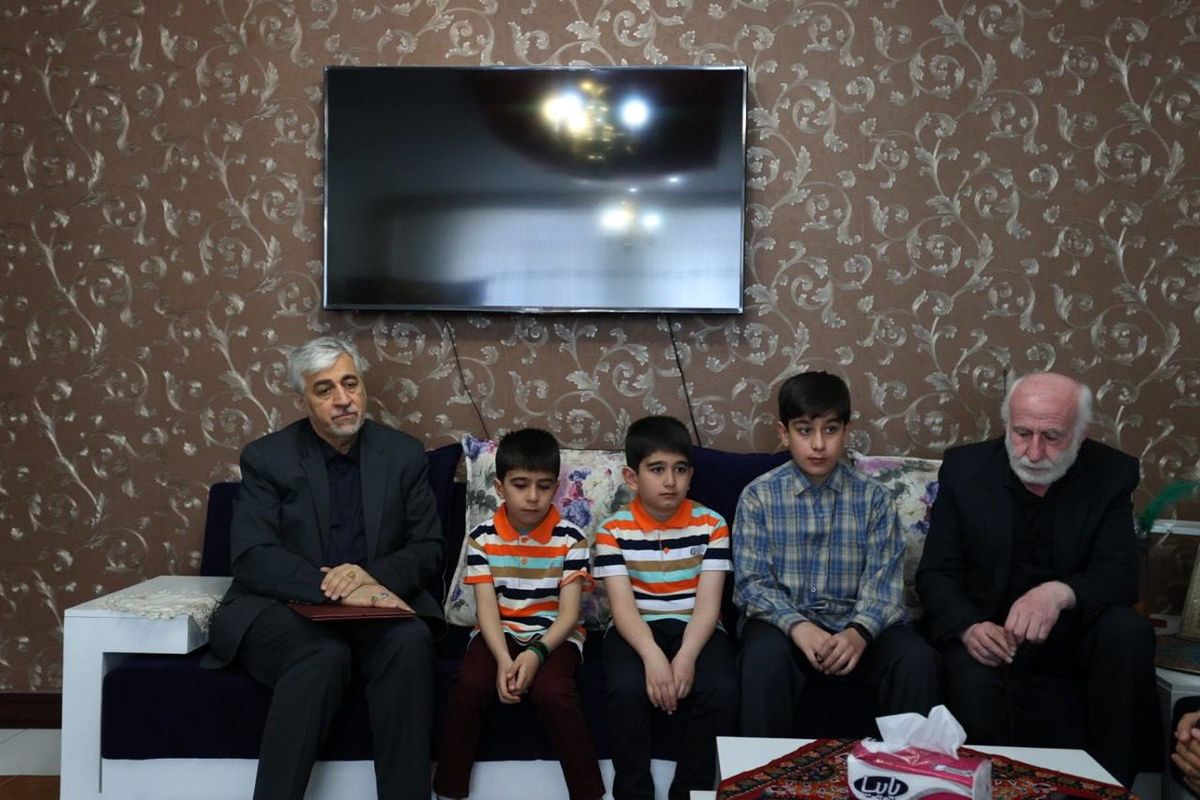 حضور وزیر ورزش و جوانان در منزل شهید احمدی