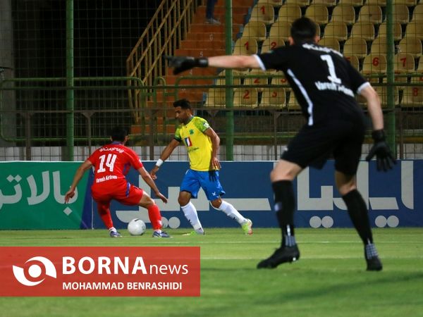 دیدار تیم های فوتبال صنعت نفت - نساجی