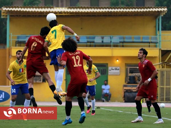 دیدار تیم های فوتبال صنعت نفت - پدیده