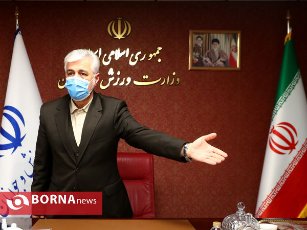 اعطای حکم ریاست هادی ساعی از سوی وزیر ورزش و جوانان