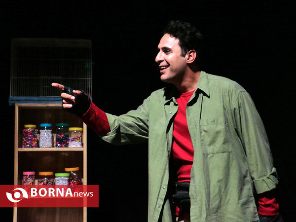 نمایش «اطلسی های لگدمال شده»