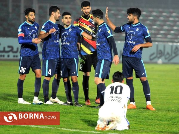 دیدار تیم های فوتبال استقلال- پیکان