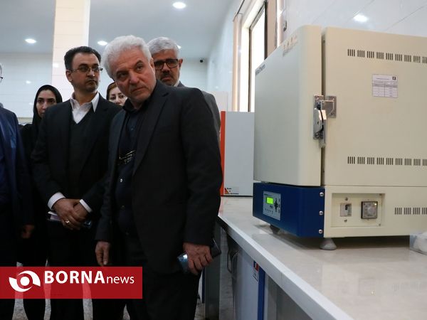بازدید معاون وزیر بهداشت از آزمایشگاه غذا و دارو آبادان