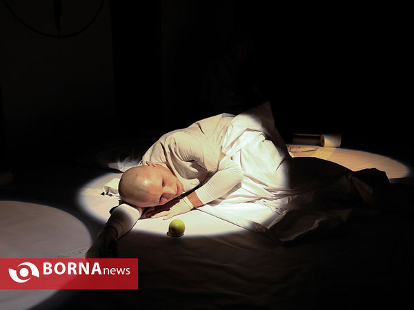 نمایش "تنها خدا حق دارد بیدارم کند"