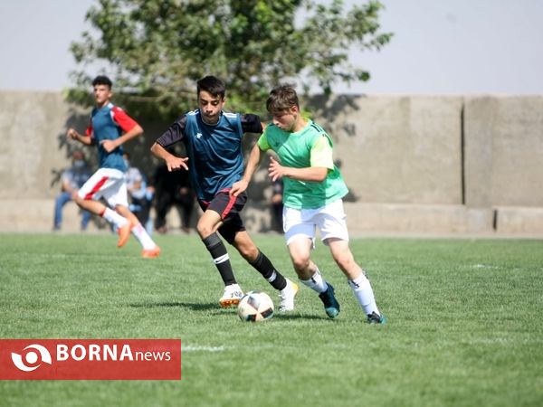 در حاشیه برگزاری رقابت های استعداد یابی فوتبال شهرستانهای غرب استان تهران